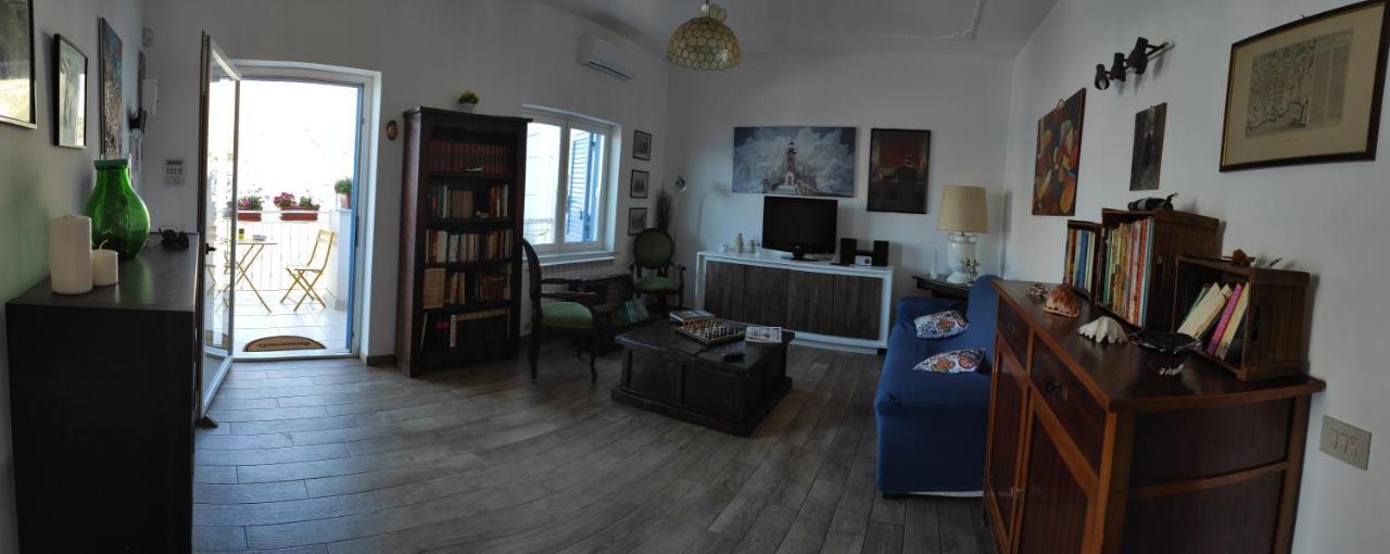 La Casa Di Giulio - Holiday Home イーゾラ・デッレ・フェンミネ エクステリア 写真